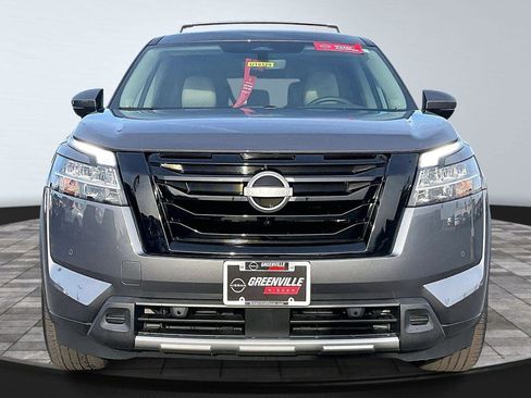Used 2024 Nissan Pathfinder SL w/ SL Premium Package image 3
