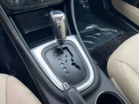 Used 2013 Chrysler 200 Touring FWD image 19