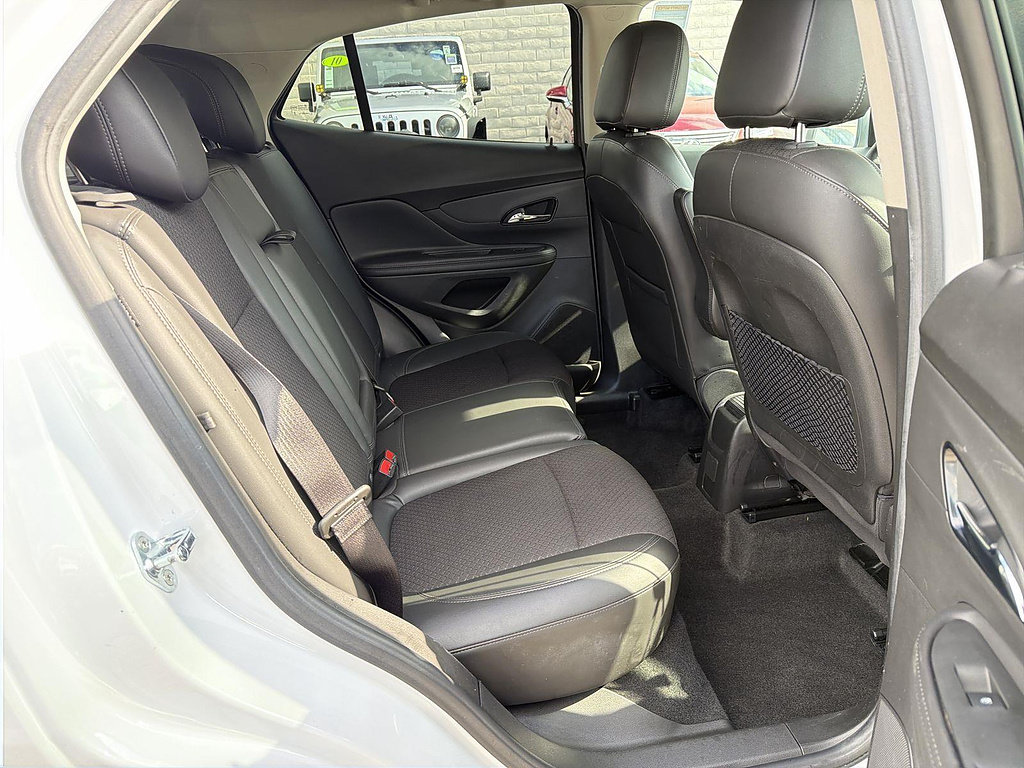 Used 2021 Buick Encore Preferred FWD image 23