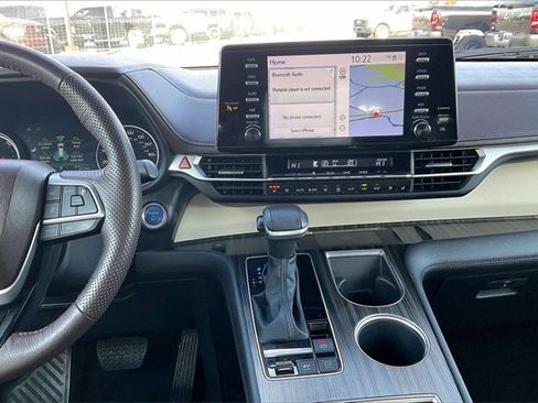 Used 2023 Toyota Sienna Platinum image 6