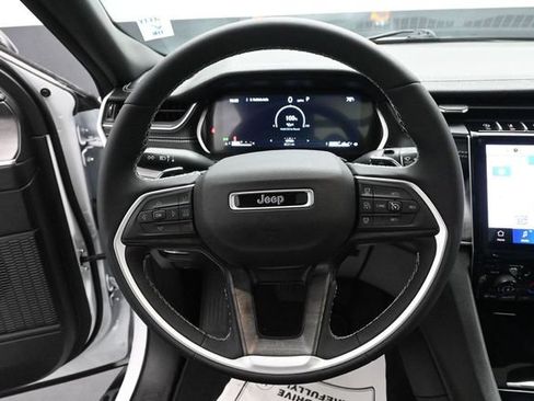 Used 2025 Jeep Grand Cherokee L Limited w/ Luxury Tech Group II AWD/4WD image 15