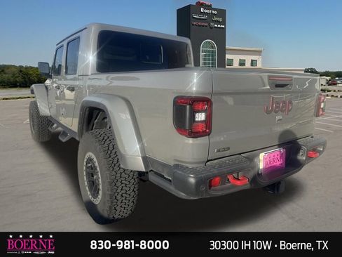 Used 2021 Jeep Gladiator Rubicon AWD/4WD image 9