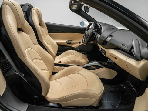 Used 2018 Ferrari 488 Spider image 31