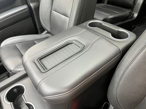Used 2023 Chevrolet Tahoe Z71 w/ Luxury Package AWD/4WD image 31