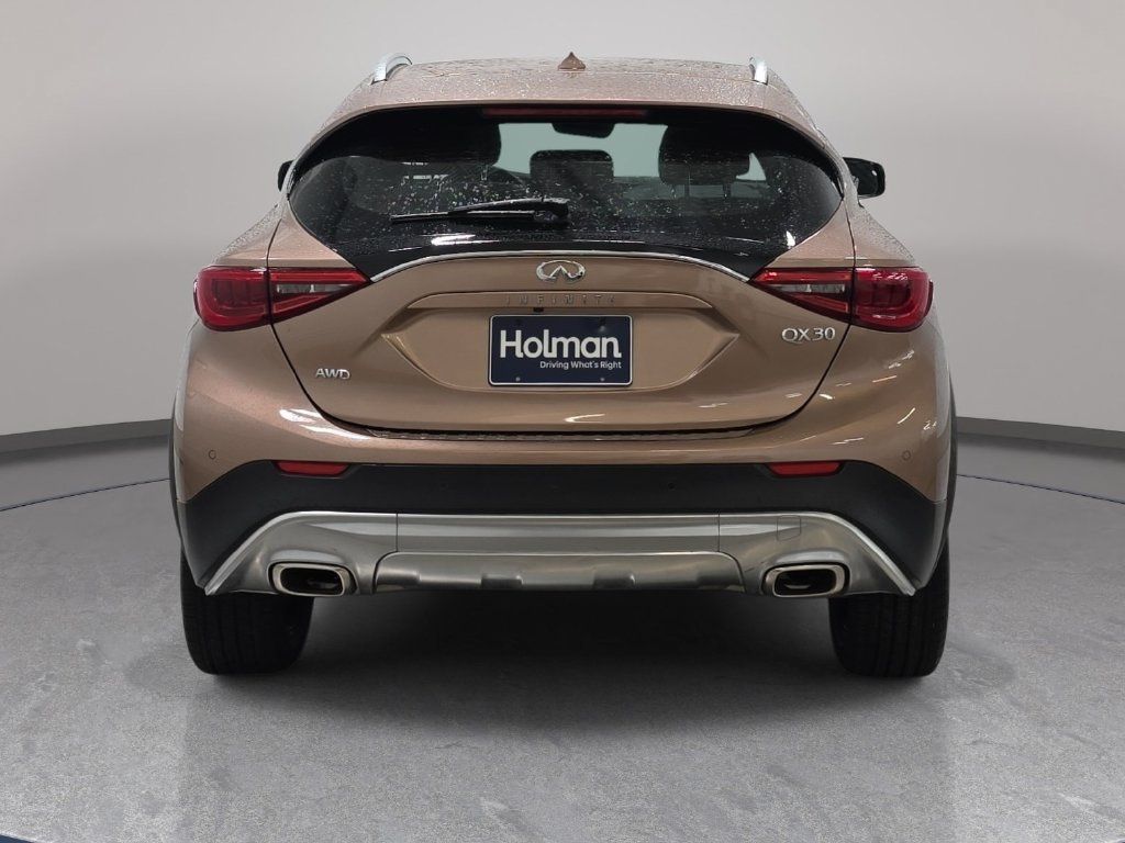 Used 2017 INFINITI QX30 Premium w/ Navigation Package AWD/4WD image 7