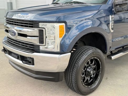 Used 2017 Ford F250 XL w/ STX Appearance Package AWD/4WD image 2