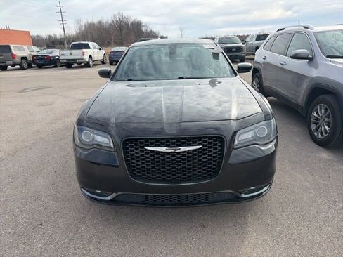 Used 2018 Chrysler 300 S w/ 300S Premium Group image 2