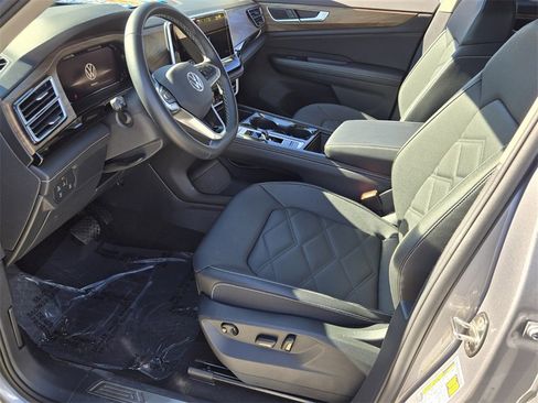 Certified 2025 Volkswagen Atlas SE w/ Panoramic Sunroof Package image 10