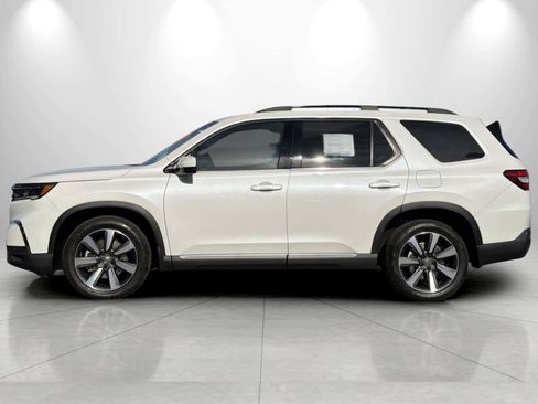 Used 2025 Honda Pilot Touring image 5