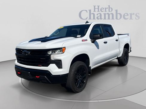 Used 2025 Chevrolet Silverado 1500 LT Trail Boss w/ Convenience Package II AWD/4WD image 4