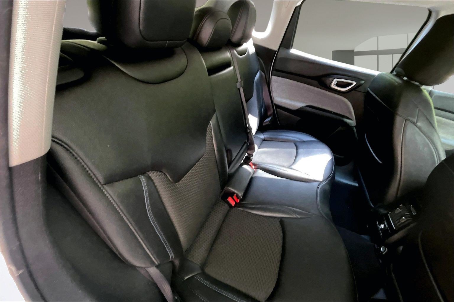 Used 2022 Jeep Compass Latitude FWD image 27