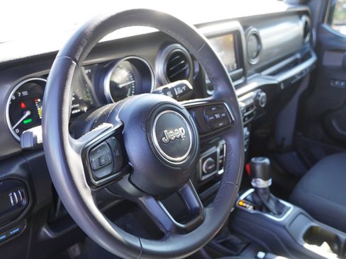 Used 2023 Jeep Wrangler Unlimited image 38