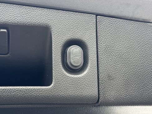 Used 2019 GMC Yukon Denali w/ Denali Ultimate Package image 36