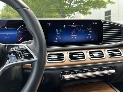 Certified 2025 Mercedes-Benz GLE 450 4MATIC image 31