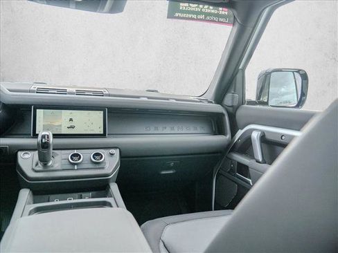 Used 2023 Land Rover Defender 90 X-Dynamic SE image 19