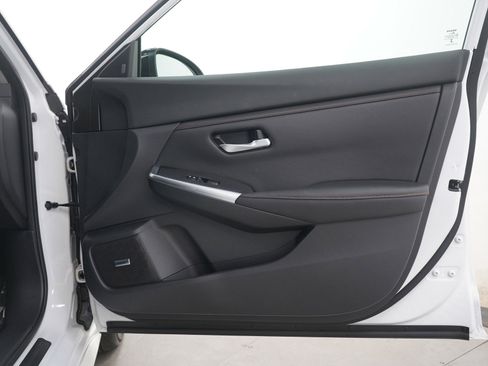 Used 2023 Nissan Sentra SR w/ SR Premium Package FWD image 11