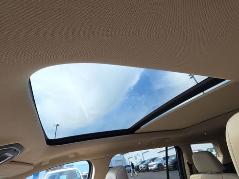 Used 2022 Jeep Grand Cherokee L Limited w/ Black Appearance Package image 26