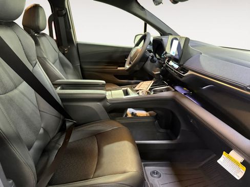 New 2026 Toyota Sienna Limited FWD image 18