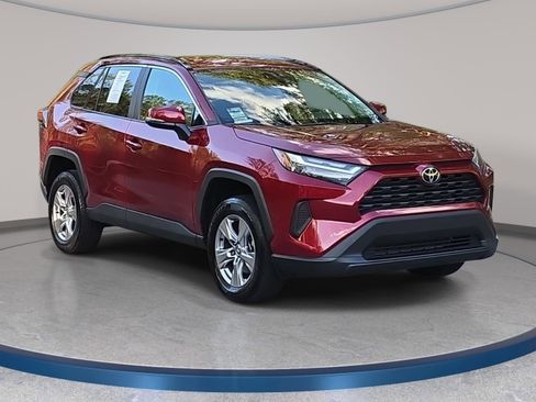 Used 2022 Toyota RAV4 XLE image 3
