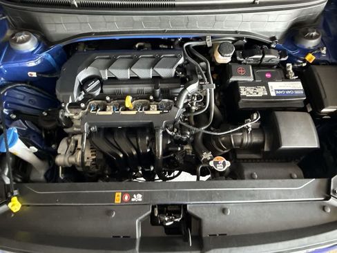 Used 2024 Hyundai Venue Limited FWD image 12