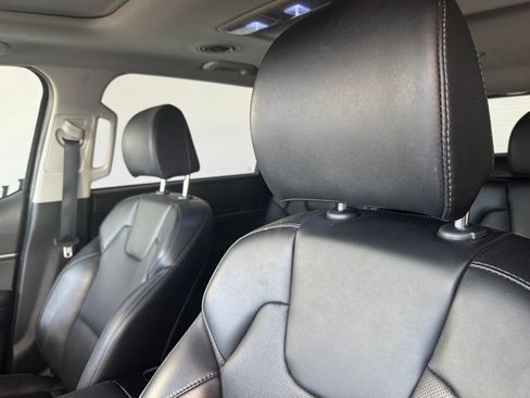 Used 2024 Kia Telluride S w/ S Sunroof Package FWD image 10