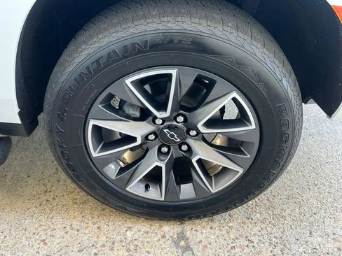 Used 2021 Chevrolet Suburban Z71 w/ Luxury Package AWD/4WD image 35
