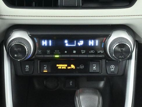 Used 2021 Toyota RAV4 XLE w/ Convenience Package image 23