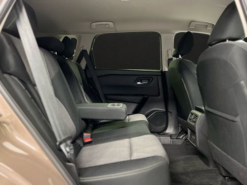 Used 2025 Nissan Rogue SV image 23