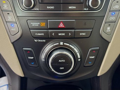 Used 2017 Hyundai Santa Fe SE FWD image 18