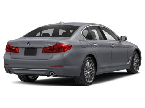 Used 2019 BMW 530e w/ Premium Package RWD image 3