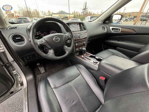 Used 2019 Nissan Pathfinder Platinum image 26