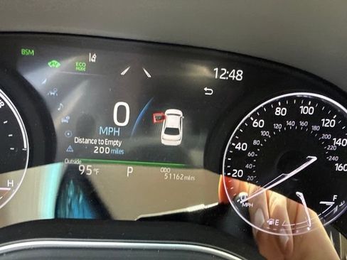 Used 2022 Toyota Avalon XLE w/ Moonroof Package FWD image 4