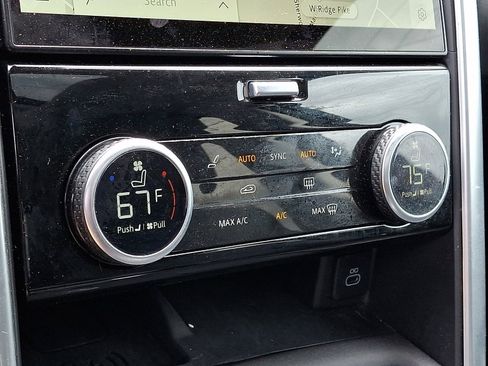 Used 2024 Land Rover Discovery S AWD/4WD image 18
