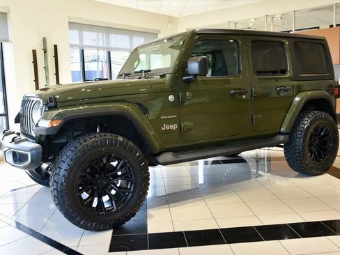 Used 2023 Jeep Wrangler Unlimited Sahara w/ Cold Weather Group AWD/4WD image 3