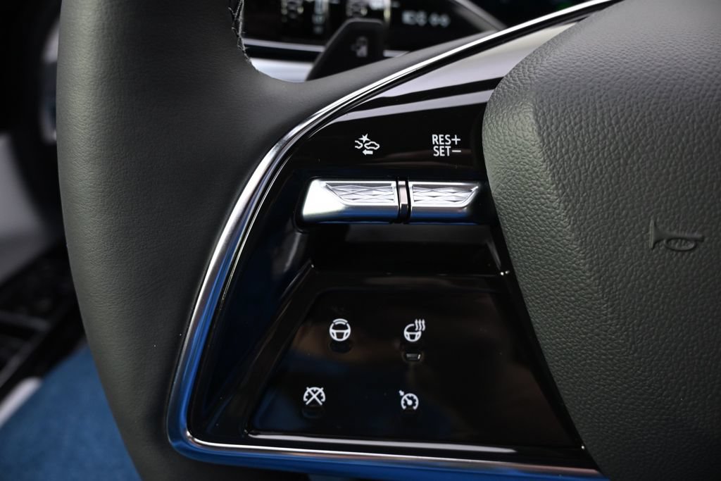 New 2026 Cadillac Lyriq Premium Luxury w/ LPO, Floor Liner Package AWD/4WD image 32
