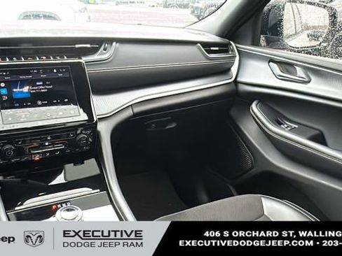 Used 2024 Jeep Grand Cherokee Altitude image 25