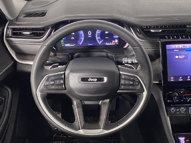 Used 2023 Jeep Grand Cherokee Limited AWD/4WD image 17