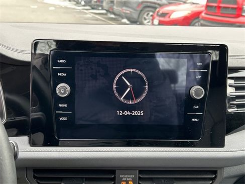 Certified 2025 Volkswagen Jetta SEL image 16