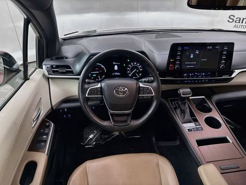 Used 2022 Toyota Sienna XLE FWD image 22
