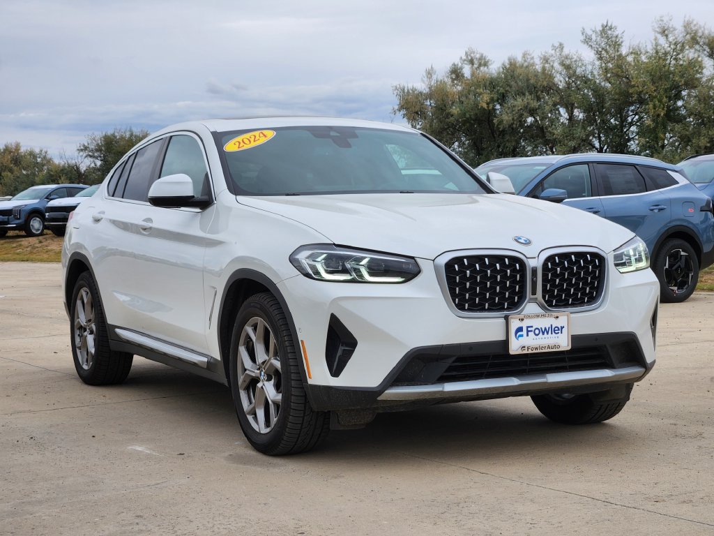 Used 2024 BMW X4 xDrive30i w/ Parking Assistance Package AWD/4WD image 3