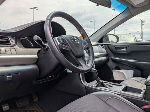 Used 2017 Toyota Camry SE image 9