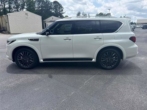 Used 2024 INFINITI QX80 Sensory AWD/4WD image 9