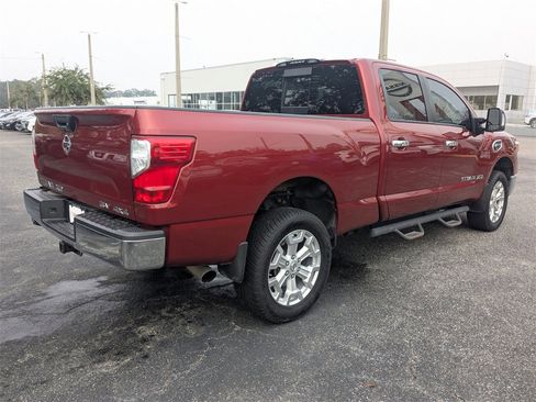 Used 2018 Nissan Titan SV image 4