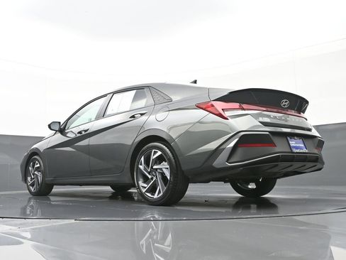 Certified 2025 Hyundai Elantra Sport image 40