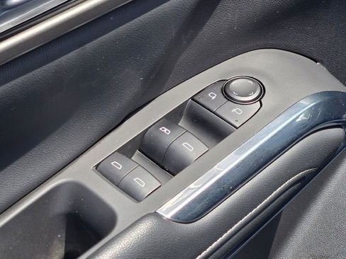 Used 2025 Chevrolet Traverse LT image 20