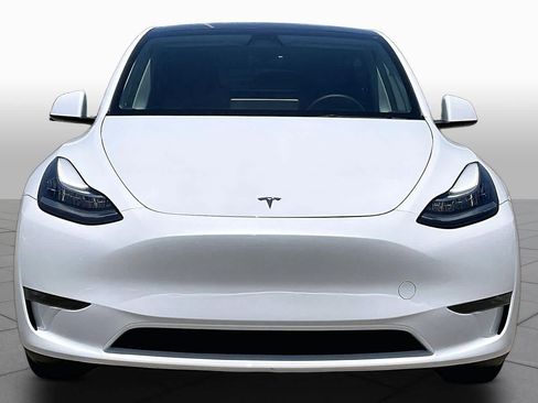 Used 2023 Tesla Model Y AWD image 3