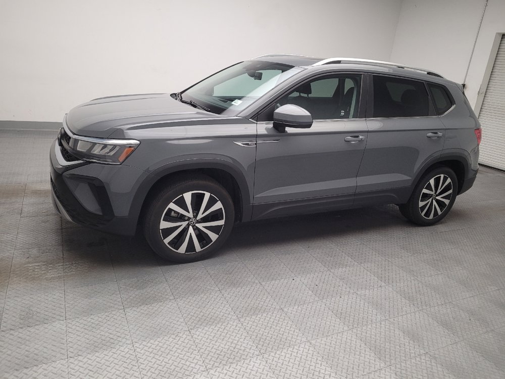 Used 2022 Volkswagen Taos SE w/ Panoramic Sunroof Package AWD/4WD image 2