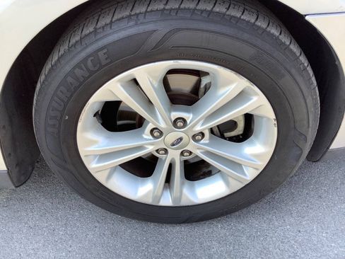 Used 2016 Ford Taurus SE FWD image 24