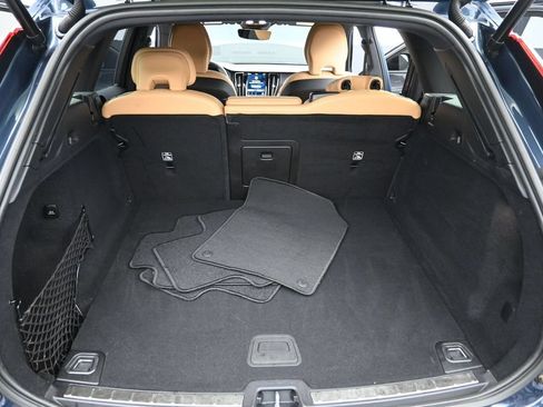 Certified 2024 Volvo XC60 B5 Ultimate AWD/4WD image 19