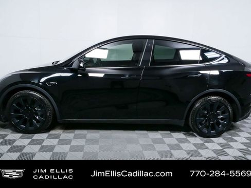 Used 2022 Tesla Model Y Long Range image 14